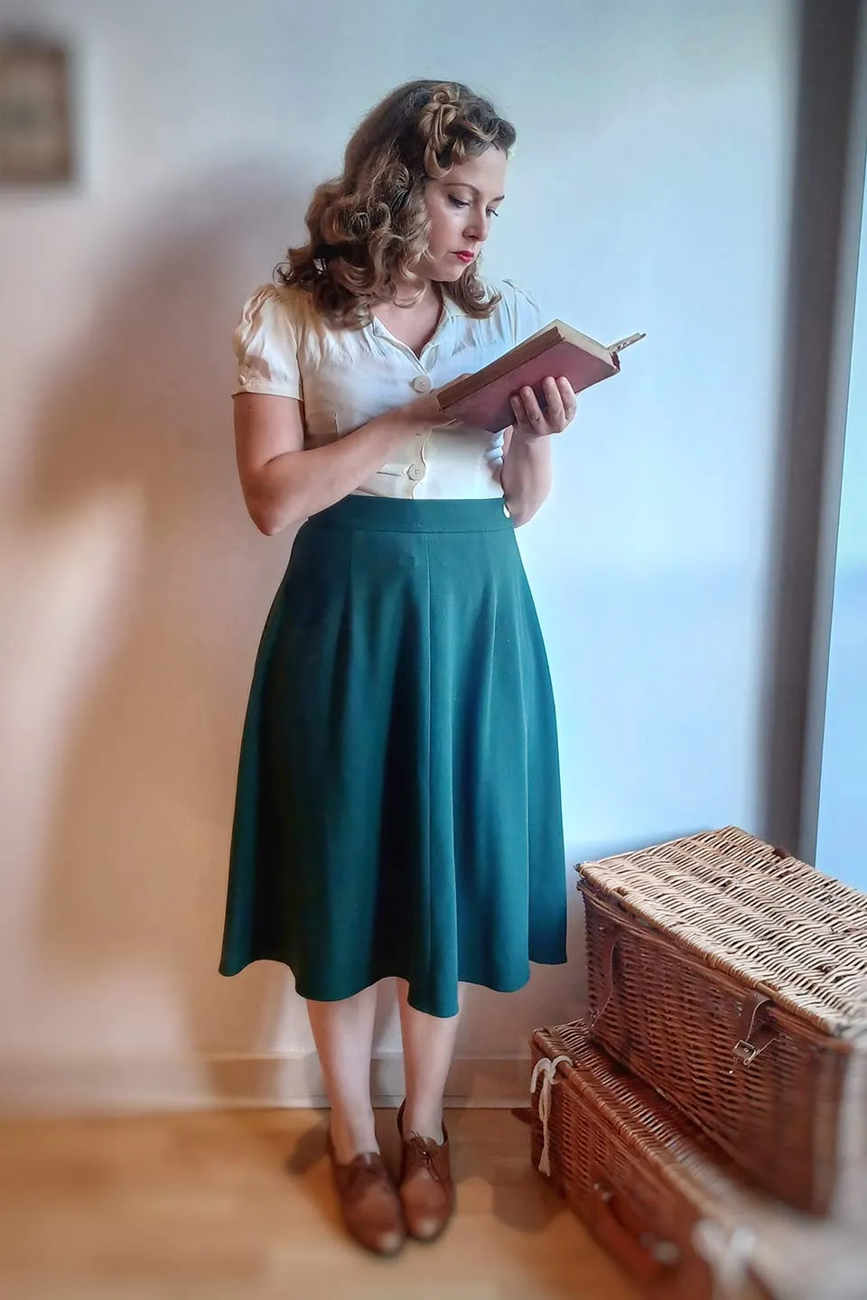 Classic 1940s Style A-Line Skirt in Forest Green